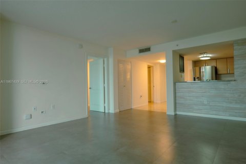 Condo in Miami, Florida, 1 bedroom № 2081405 - photo 8