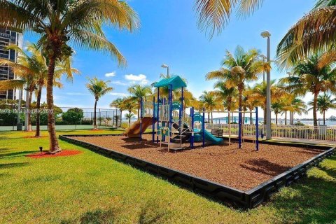 Condo in Miami, Florida, 1 bedroom № 2081405 - photo 30