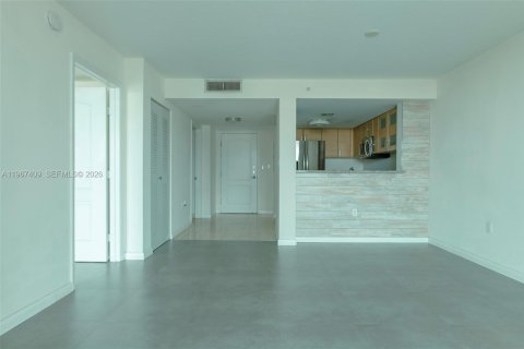 Condo in Miami, Florida, 1 bedroom № 2081405 - photo 6