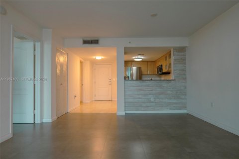 Condo in Miami, Florida, 1 bedroom № 2081405 - photo 7