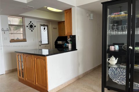 Condo in Aventura, Florida, 2 bedrooms  № 1938492 - photo 6