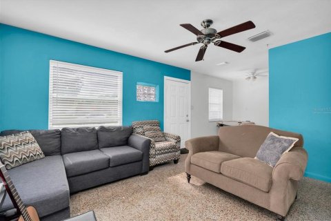 Casa en venta en Tampa, Florida, 4 dormitorios, 127.18 m2 № 2427543 - foto 3