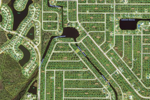 Terreno en venta en Port Charlotte, Florida № 1884772 - foto 1