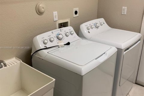 Casa en venta en Coconut Creek, Florida, 4 dormitorios, 275.55 m2 № 2034995 - foto 25