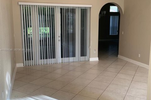 Casa en venta en Coconut Creek, Florida, 4 dormitorios, 275.55 m2 № 2034995 - foto 3