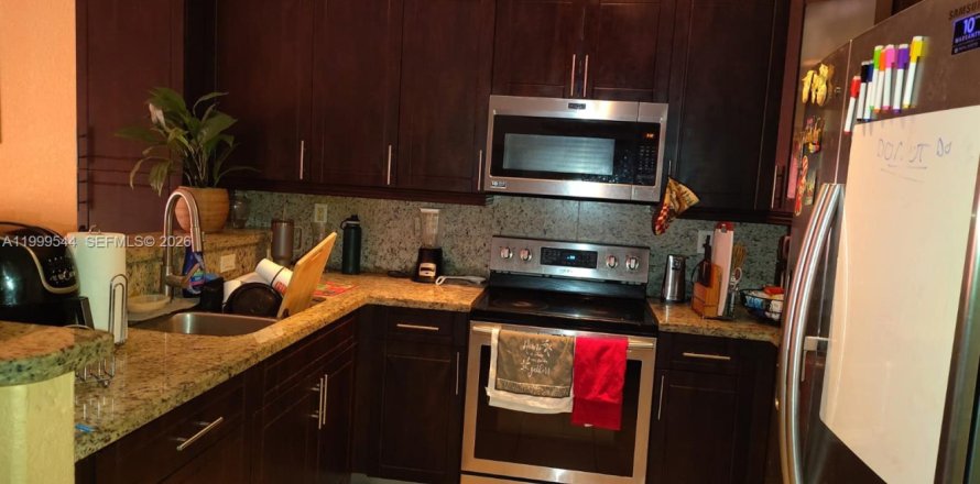 Villa ou maison à Hialeah, Floride 3 chambres, 160.54 m2 № 2064410