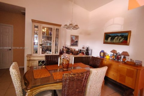 Villa ou maison à vendre à Hialeah, Floride: 3 chambres, 160.54 m2 № 2064410 - photo 4