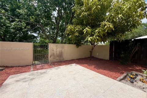 Townhouse in Cooper City, Florida 3 bedrooms, 156.73 sq.m. № 2033777 - photo 23