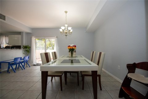Townhouse in Cooper City, Florida 3 bedrooms, 156.73 sq.m. № 2033777 - photo 4