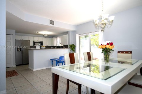 Townhouse in Cooper City, Florida 3 bedrooms, 156.73 sq.m. № 2033777 - photo 5