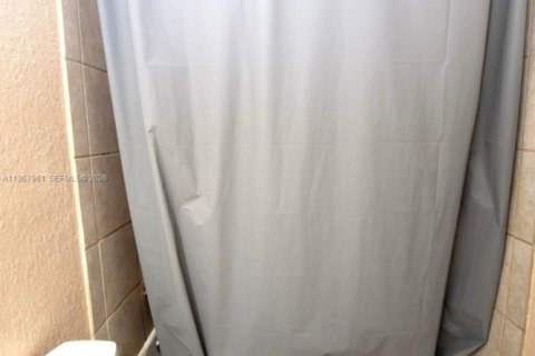 Townhouse in Cooper City, Florida 3 bedrooms, 156.73 sq.m. № 2033777 - photo 16