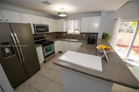 Townhouse in Cooper City, Florida 3 bedrooms, 156.73 sq.m. № 2033777 - photo 7