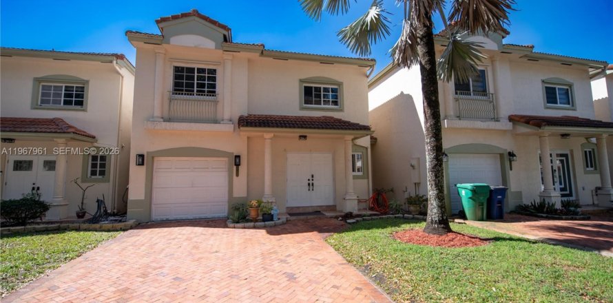 Townhouse in Cooper City, Florida 3 bedrooms, 156.73 sq.m. № 2033777