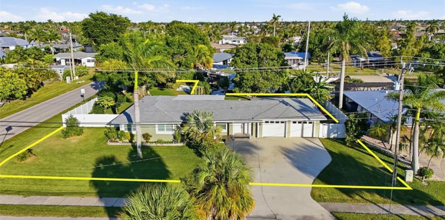 House in Cape Coral, Florida 3 bedrooms, 119.75 sq.m. № 2118938
