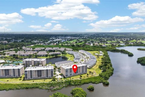Condo in Seminole, Florida, 2 bedrooms № 2109841 - photo 9