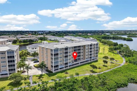 Condo in Seminole, Florida, 2 bedrooms № 2109841 - photo 4