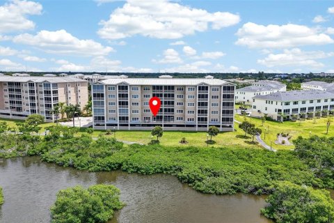 Condo in Seminole, Florida, 2 bedrooms № 2109841 - photo 5
