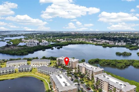 Condo in Seminole, Florida, 2 bedrooms № 2109841 - photo 8