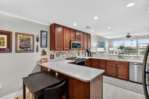 Condo in Seminole, Florida, 2 bedrooms № 2109841 - photo 25