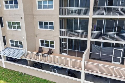 Condo in Seminole, Florida, 2 bedrooms № 2109841 - photo 14