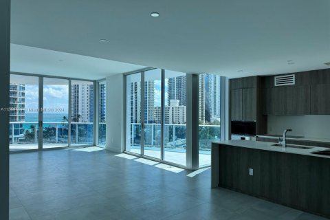 Condo in Sunny Isles Beach, Florida, 3 bedrooms in AURORA  № 1984742 - photo 1