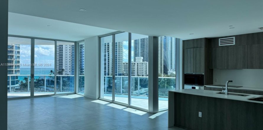 Condo in Sunny Isles Beach, Florida, 3 bedrooms in AURORA  № 1984742