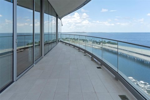 Condo in Miami, Florida, 2 bedrooms № 2252312