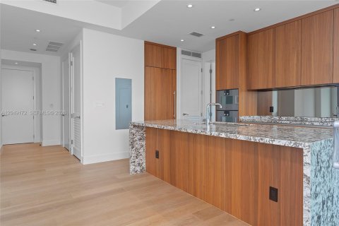 Condo in Miami, Florida, 2 bedrooms № 2252312 - photo 8