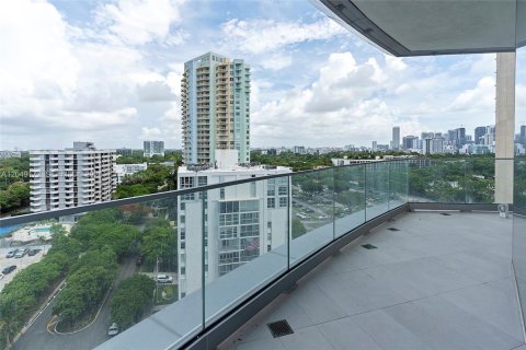 Condo in Miami, Florida, 2 bedrooms № 2252312 - photo 16