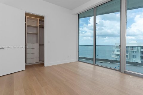 Condo in Miami, Florida, 2 bedrooms № 2252312 - photo 4