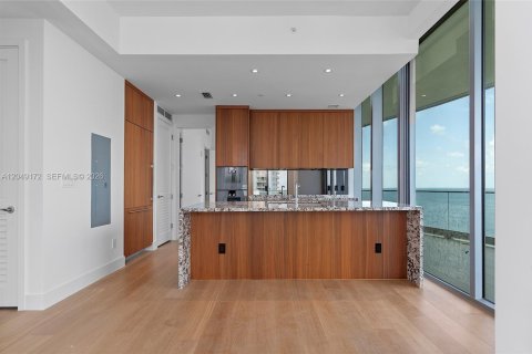 Condo in Miami, Florida, 2 bedrooms № 2252312 - photo 7