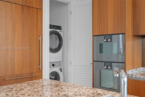 Condo in Miami, Florida, 2 bedrooms № 2252312 - photo 23