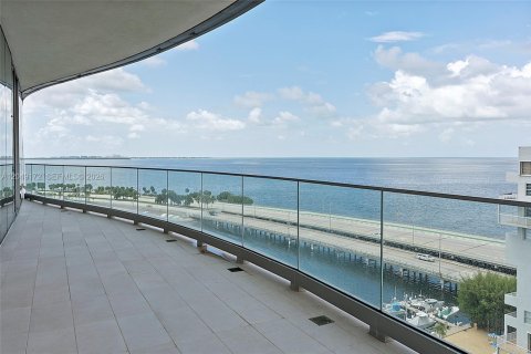 Condo in Miami, Florida, 2 bedrooms № 2252312 - photo 11