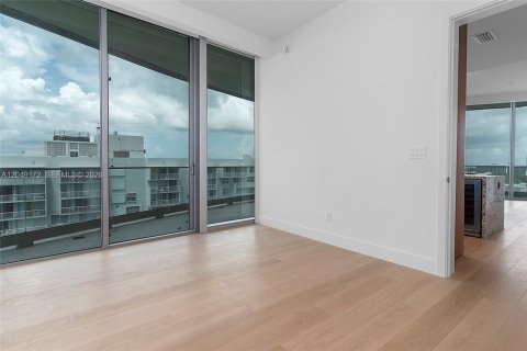 Condo in Miami, Florida, 2 bedrooms № 2252312 - photo 25