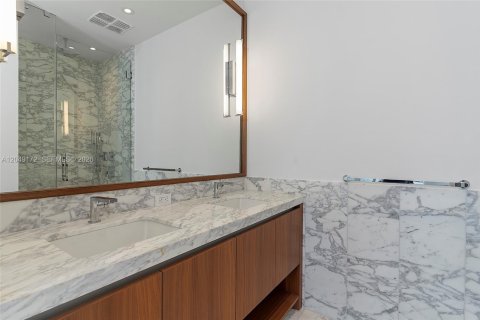Condo in Miami, Florida, 2 bedrooms № 2252312 - photo 5