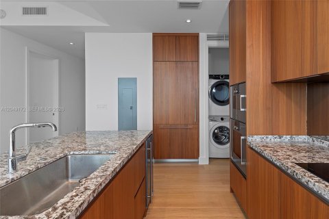 Condo in Miami, Florida, 2 bedrooms № 2252312 - photo 22