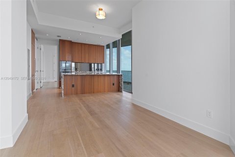 Condo in Miami, Florida, 2 bedrooms № 2252312 - photo 3