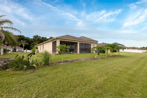 House in Lakeland, Florida 3 bedrooms, 168.9 sq.m. № 2394147 - photo 2