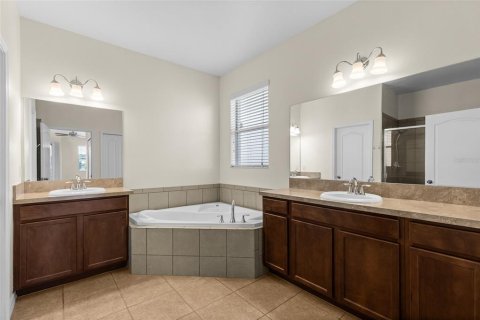 House in Lakeland, Florida 3 bedrooms, 168.9 sq.m. № 2394147 - photo 23