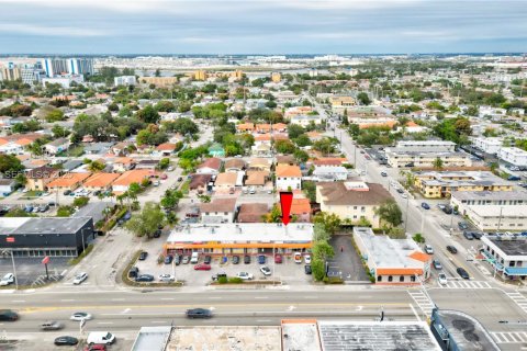 Commercial property in Miami, Florida № 1992870 - photo 2