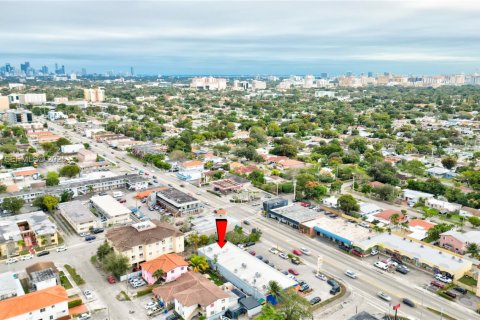 Commercial property in Miami, Florida № 1992870 - photo 6