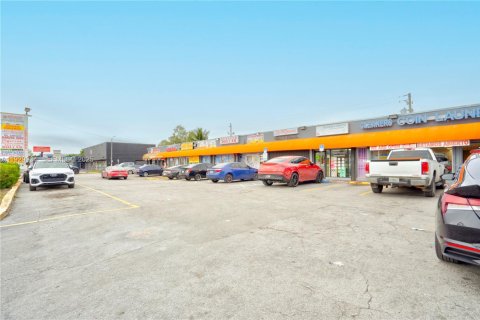 Commercial property in Miami, Florida № 1992870 - photo 15