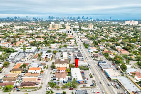Commercial property in Miami, Florida № 1992870 - photo 7