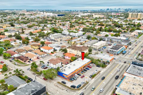 Commercial property in Miami, Florida № 1992870 - photo 9
