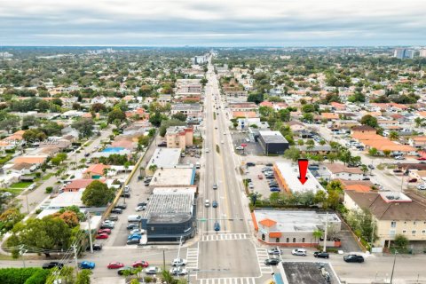 Commercial property in Miami, Florida № 1992870 - photo 4