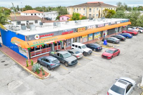 Commercial property in Miami, Florida № 1992870 - photo 12