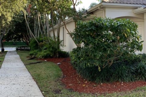 House in Weston, Florida 3 bedrooms, 197.05 sq.m. № 2019372 - photo 3
