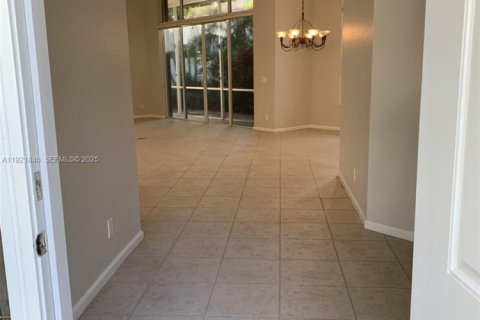 House in Weston, Florida 3 bedrooms, 197.05 sq.m. № 2019372 - photo 8