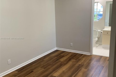 House in Weston, Florida 3 bedrooms, 197.05 sq.m. № 2019372 - photo 24