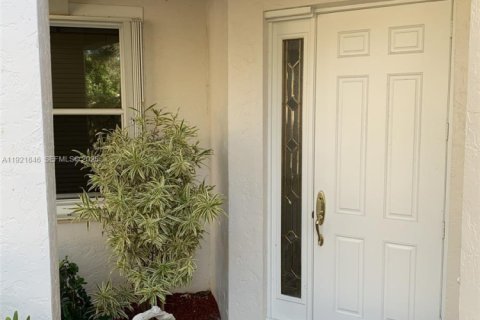 House in Weston, Florida 3 bedrooms, 197.05 sq.m. № 2019372 - photo 7